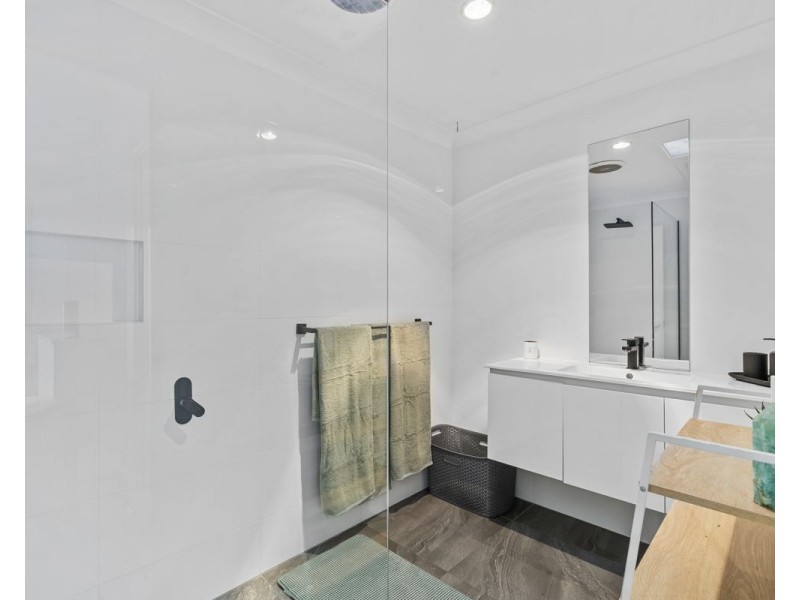 7/2 Studio Drive, Pacific Pines QLD 4211