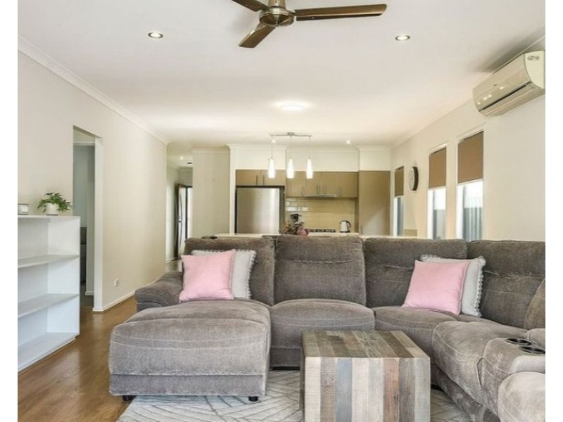 12 Moreton St, Fitzgibbon QLD 4018