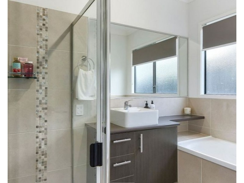 12 Moreton St, Fitzgibbon QLD 4018