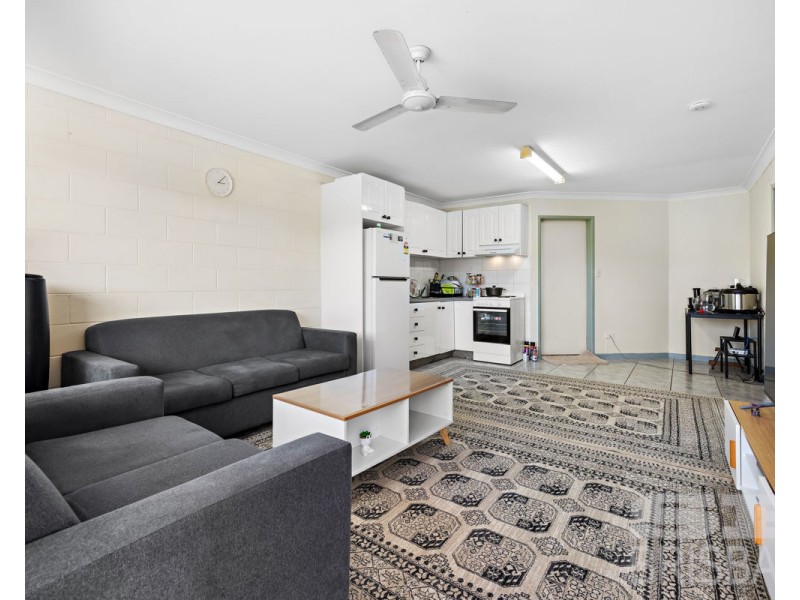 2/13F Wyndham Avenue, Southport QLD 4215