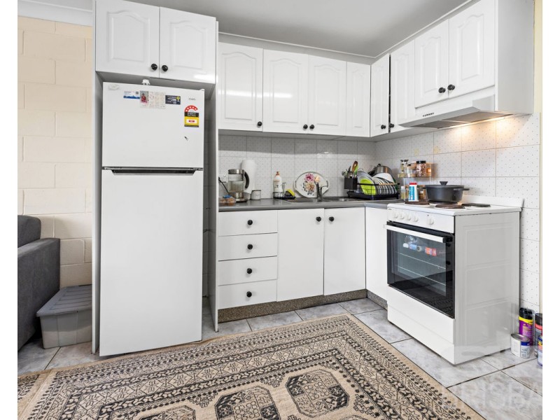 2/13F Wyndham Avenue, Southport QLD 4215