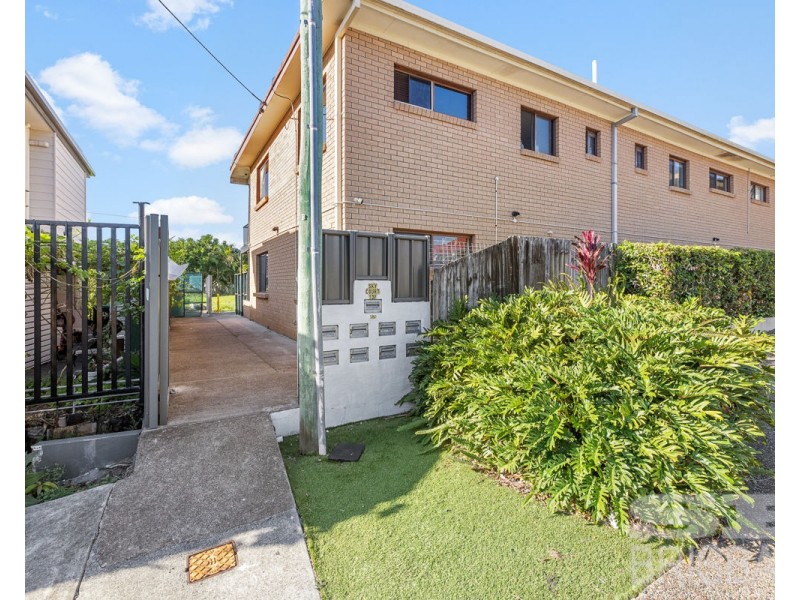 2/13F Wyndham Avenue, Southport QLD 4215
