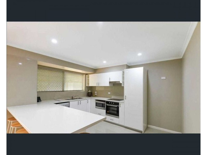 13 Grecian St, Regents Park QLD 4118