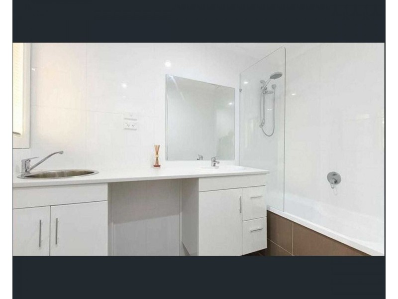 13 Grecian St, Regents Park QLD 4118