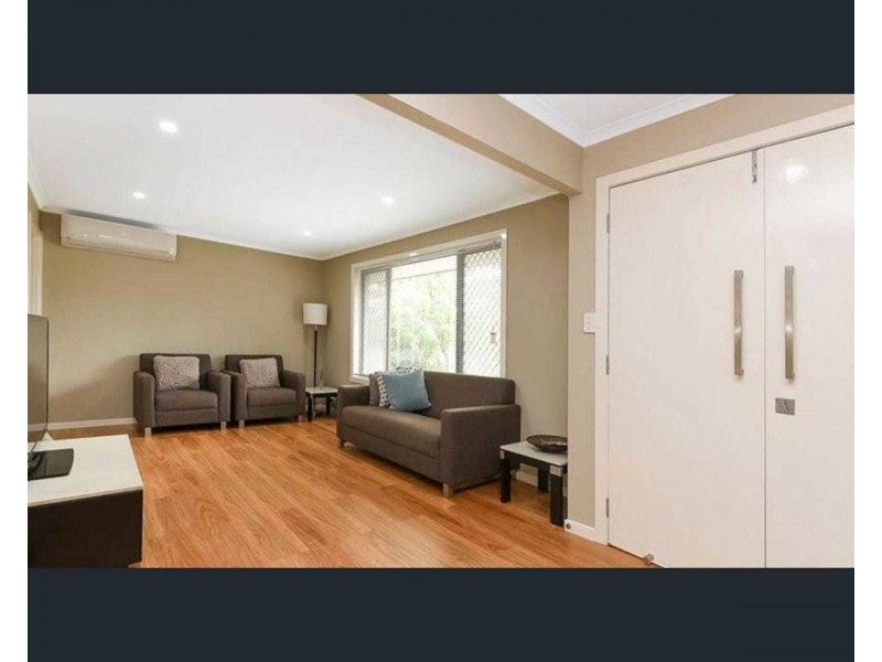 13 Grecian St, Regents Park QLD 4118