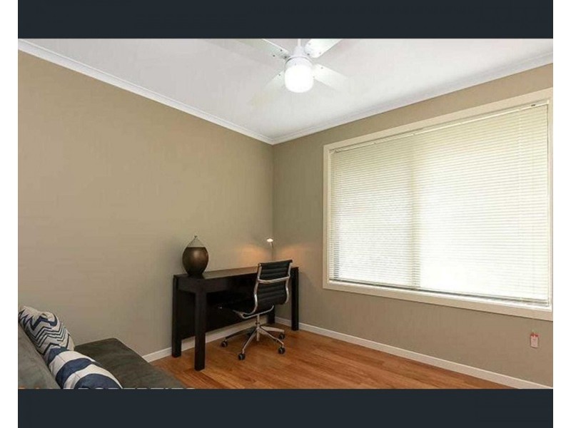 13 Grecian St, Regents Park QLD 4118