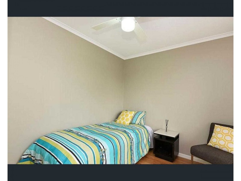 13 Grecian St, Regents Park QLD 4118