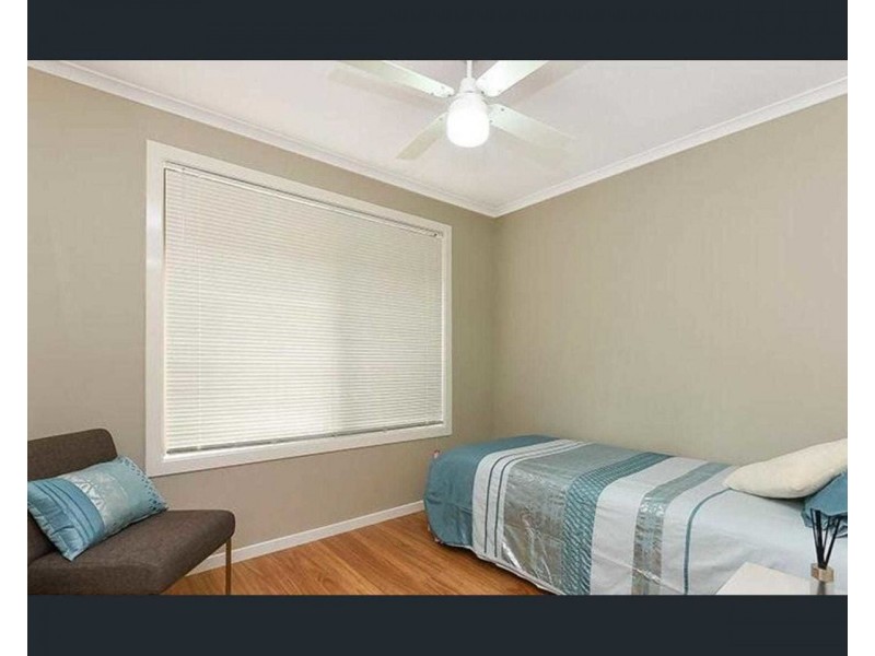 13 Grecian St, Regents Park QLD 4118