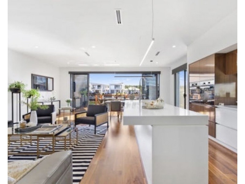 4 Northwater Drive, Hope Island QLD 4212