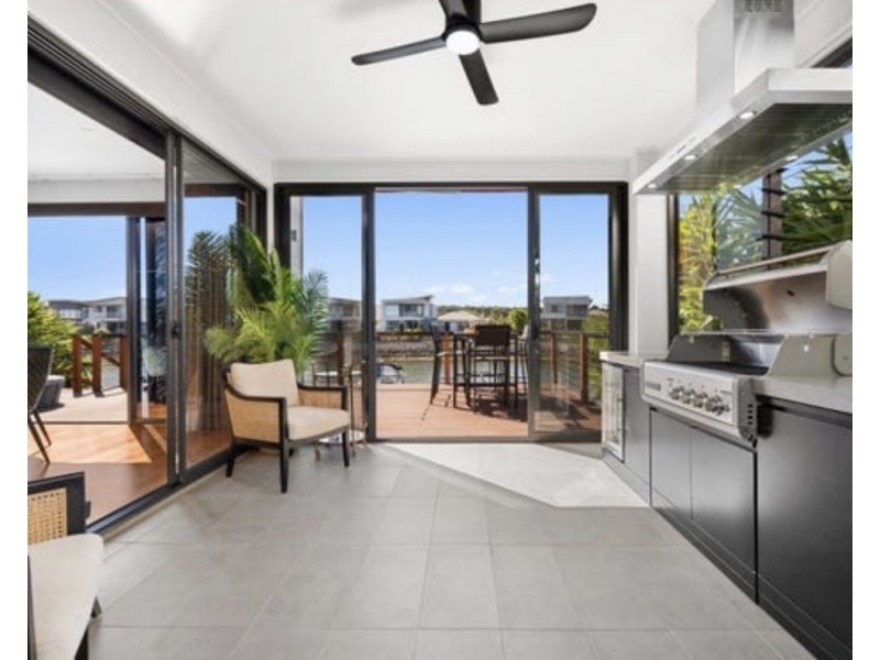 4 Northwater Drive, Hope Island QLD 4212