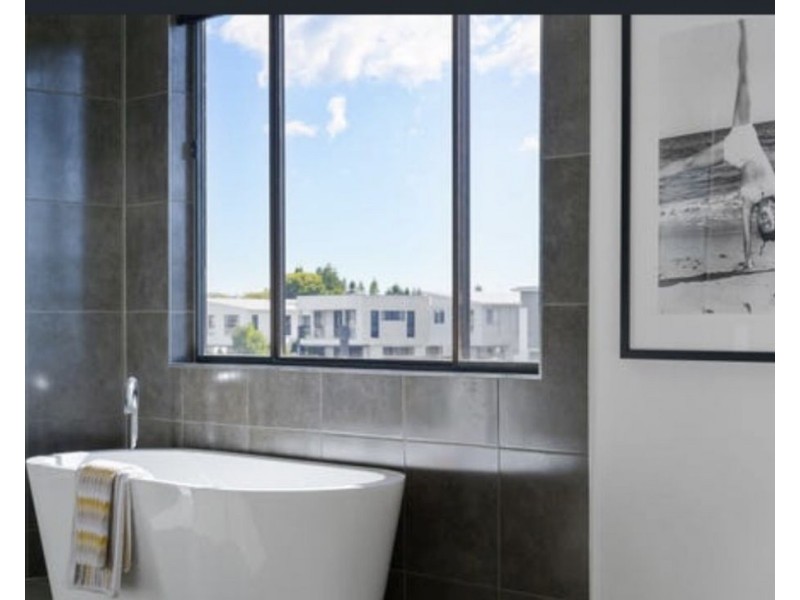 4 Northwater Drive, Hope Island QLD 4212