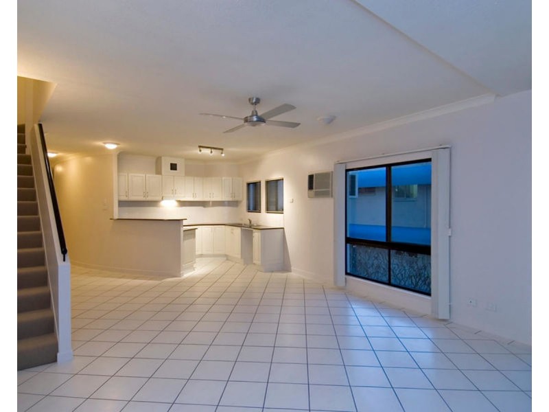 6/51 Sims Esplanade, Yorkeys Knob QLD 4878