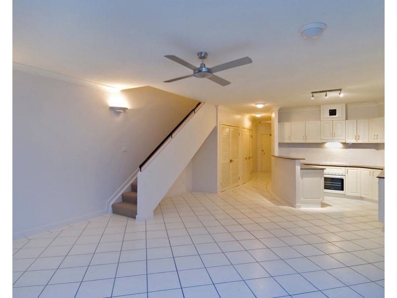 6/51 Sims Esplanade, Yorkeys Knob QLD 4878