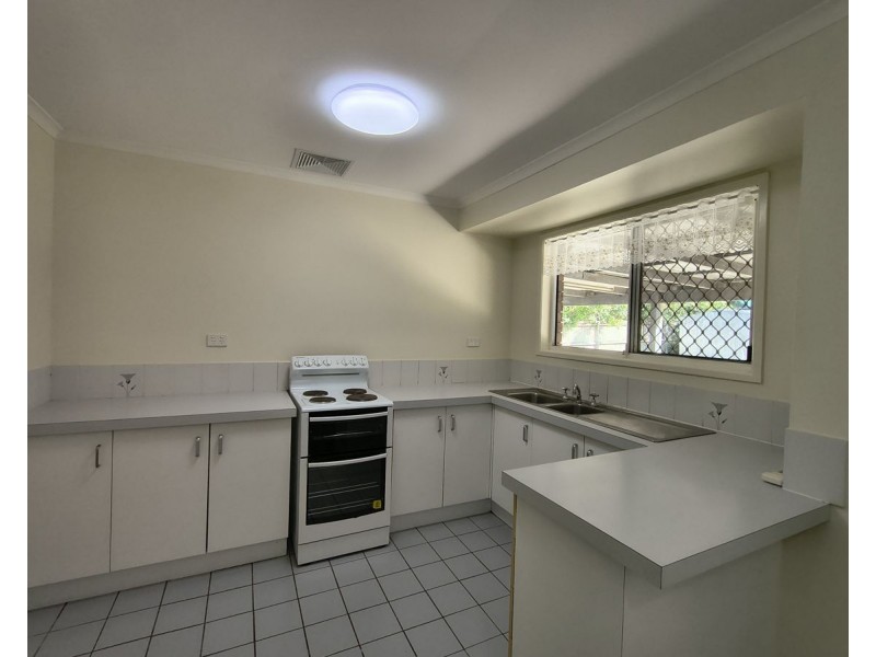 8 Timperley Court, Marsden QLD 4132