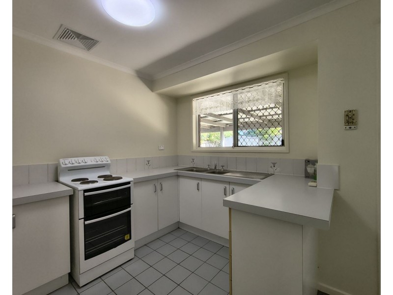 8 Timperley Court, Marsden QLD 4132