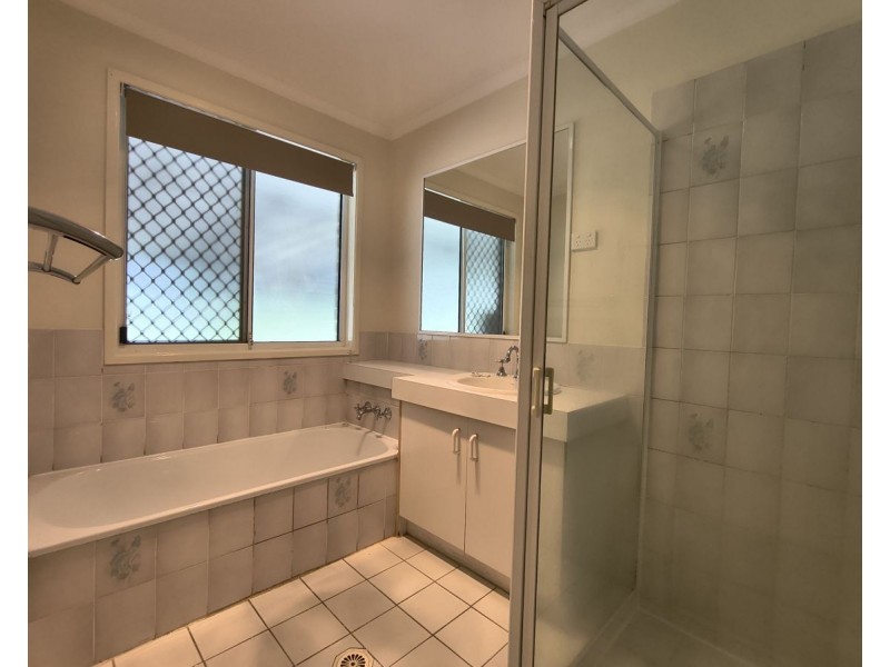 8 Timperley Court, Marsden QLD 4132