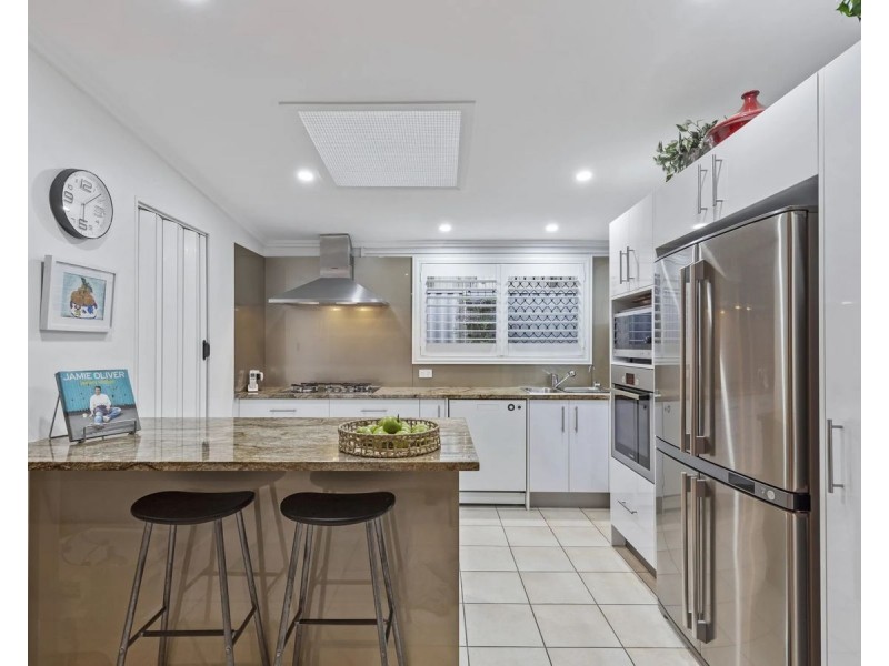 8 Suffolk Street, Wishart QLD 4122