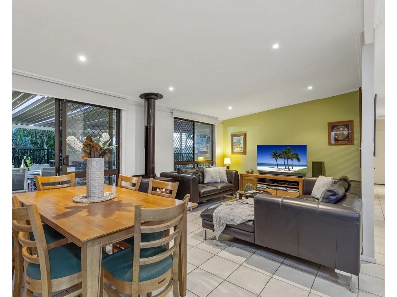 8 Suffolk Street, Wishart QLD 4122