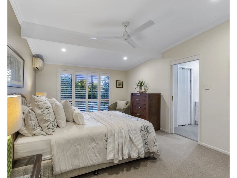 8 Suffolk Street, Wishart QLD 4122