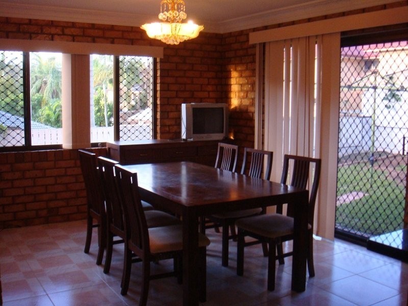 34 Estoril St, Robertson QLD 4109