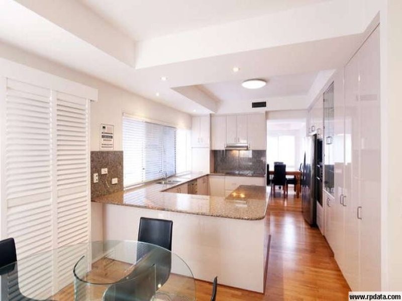 16 Becker Place, Mount Ommaney QLD 4074