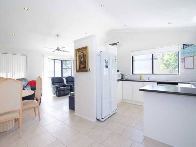 2 Hialeah Crescent, Helensvale QLD 4212