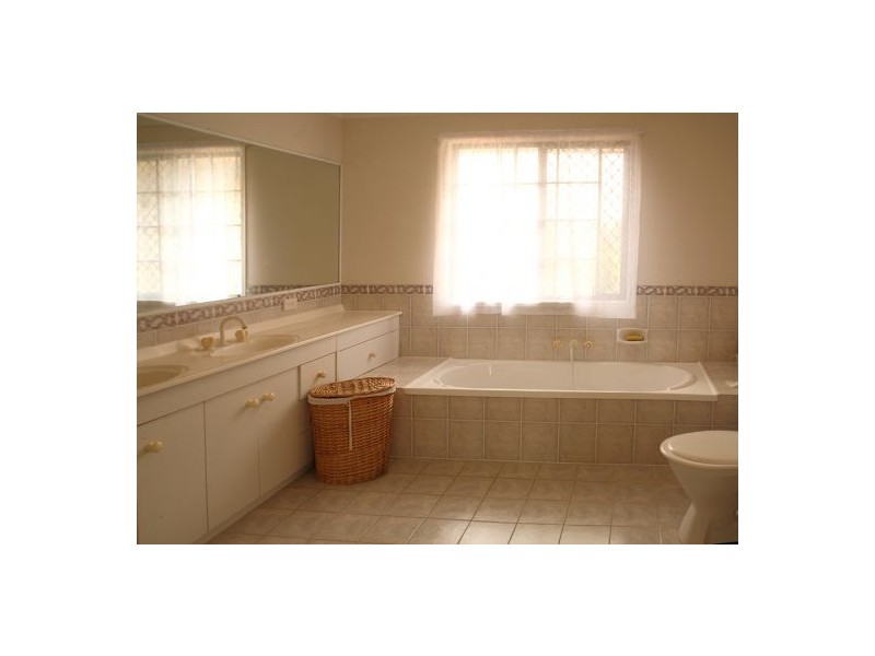 146 Lancaster Cct, Stretton QLD 4116