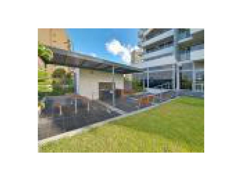 4 Como Crescent, Southport QLD 4215