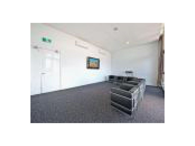 4 Como Crescent, Southport QLD 4215