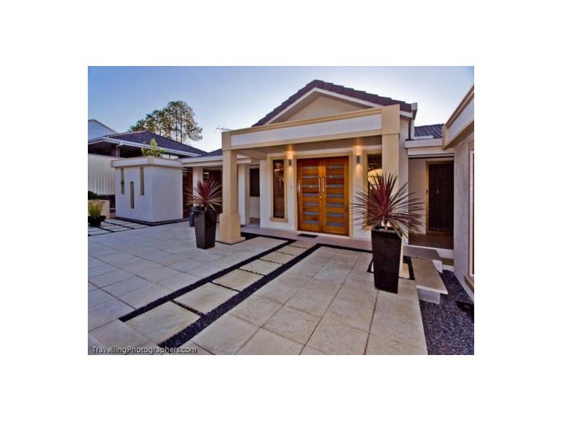 25 Estoril Strett, Robertson QLD 4109