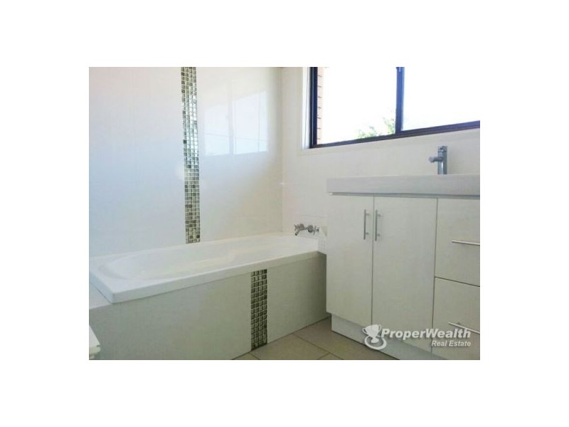 2 Queensway Street, Upper Mount Gravatt QLD 4122