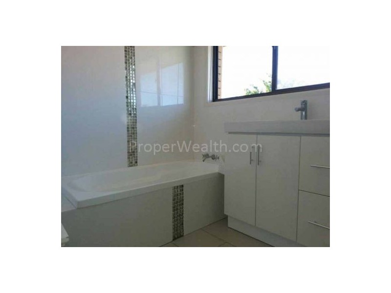 2 Queensway Street, Upper Mount Gravatt QLD 4122