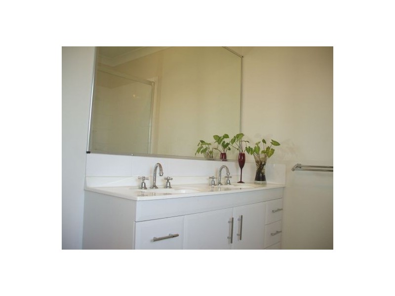 28 Elbe Place, Meadowbrook QLD 4131