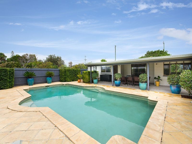 63 Biggs Ave, Beachmere QLD 4510