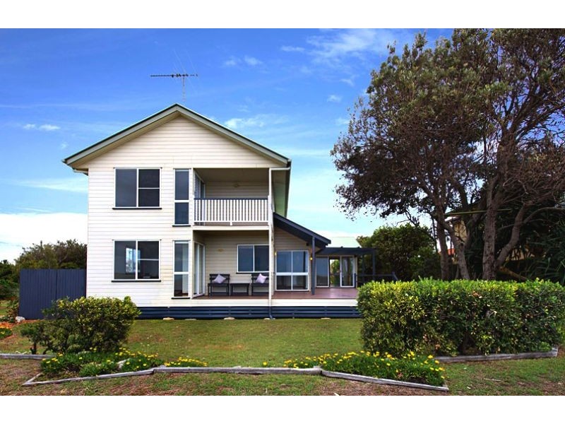 63 Biggs Ave, Beachmere QLD 4510