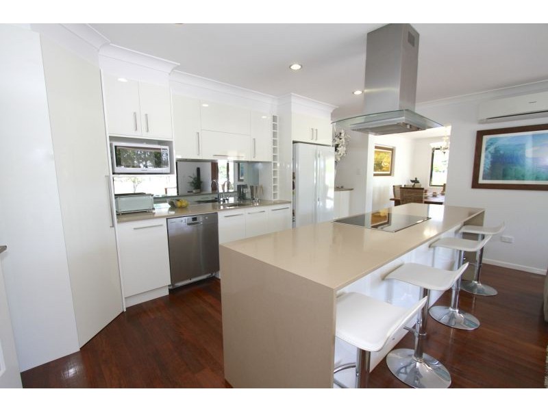 21 Fourth Avenue, Scarborough QLD 4020