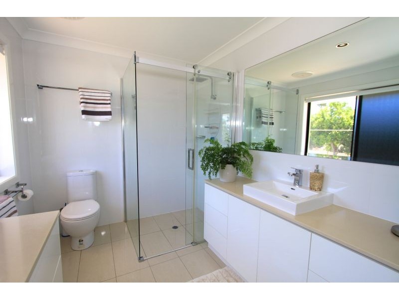 21 Fourth Avenue, Scarborough QLD 4020