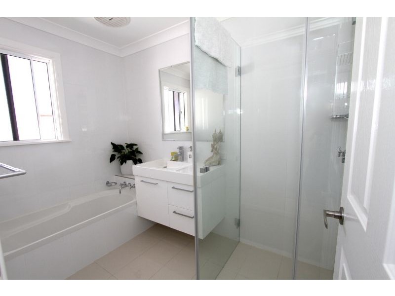 21 Fourth Avenue, Scarborough QLD 4020