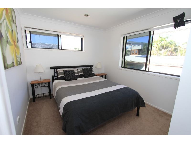 21 Fourth Avenue, Scarborough QLD 4020