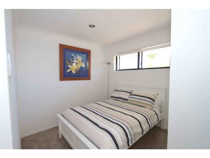 21 Fourth Avenue, Scarborough QLD 4020