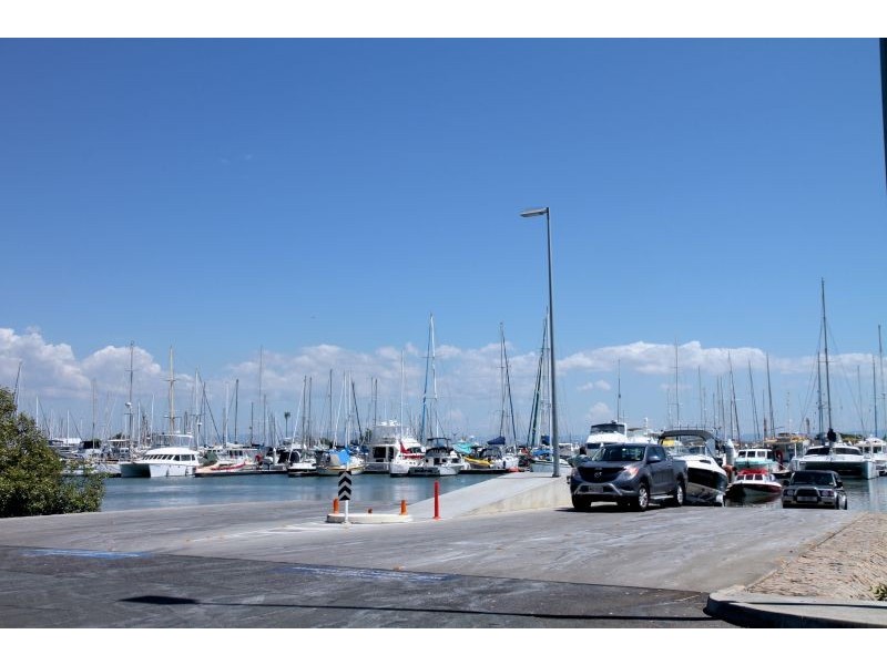 21 Fourth Avenue, Scarborough QLD 4020