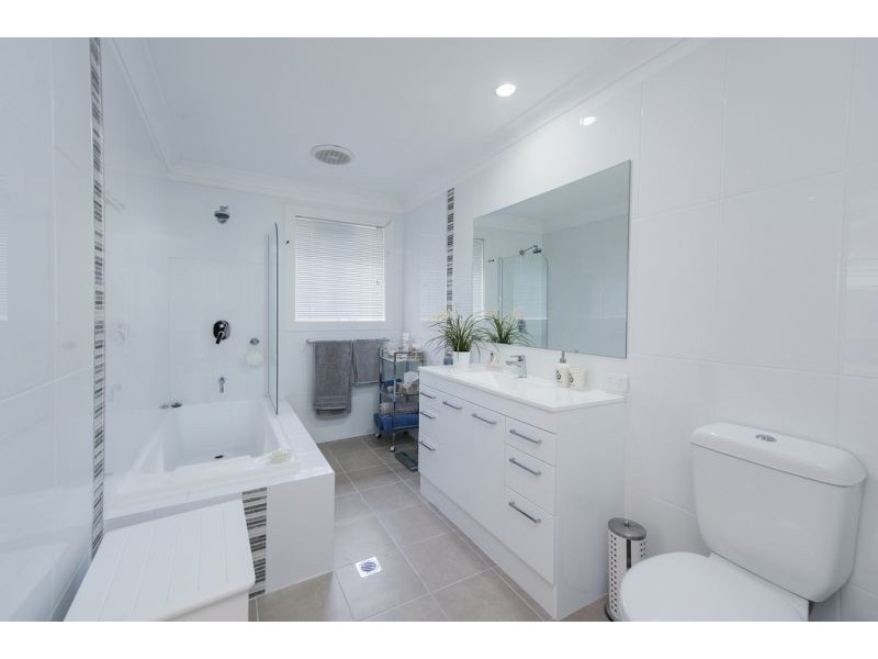 8103 Magnolia Gardens Court, Hope Island QLD 4212