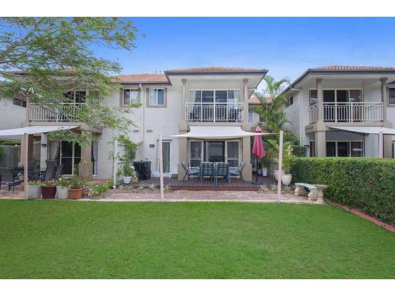 8103 Magnolia Gardens Court, Hope Island QLD 4212