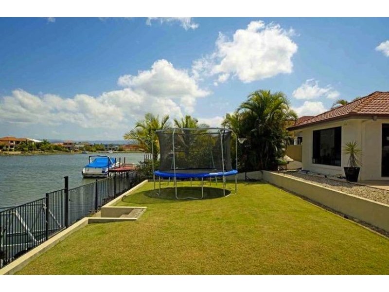 26 The Peninsula, Helensvale QLD 4212