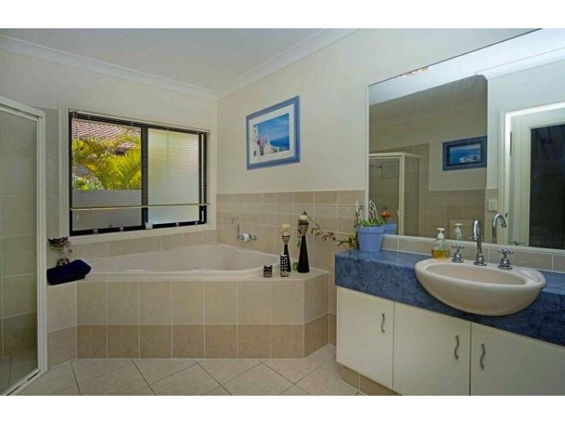 26 The Peninsula, Helensvale QLD 4212