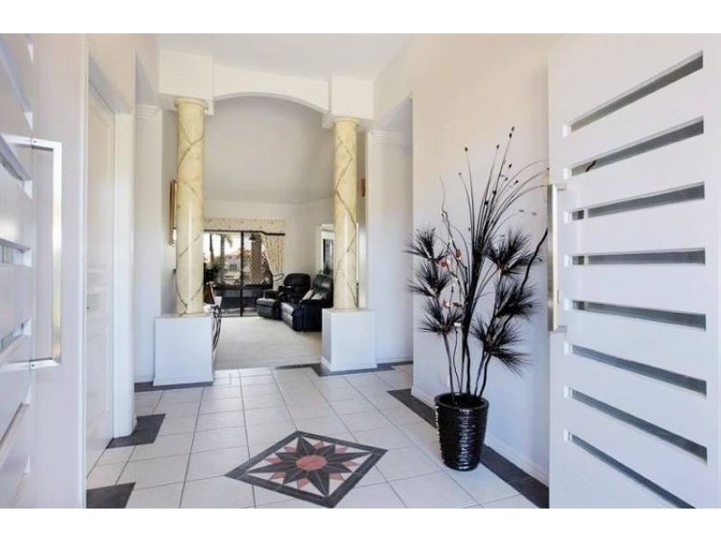 3 Windchimes Way, Helensvale QLD 4212