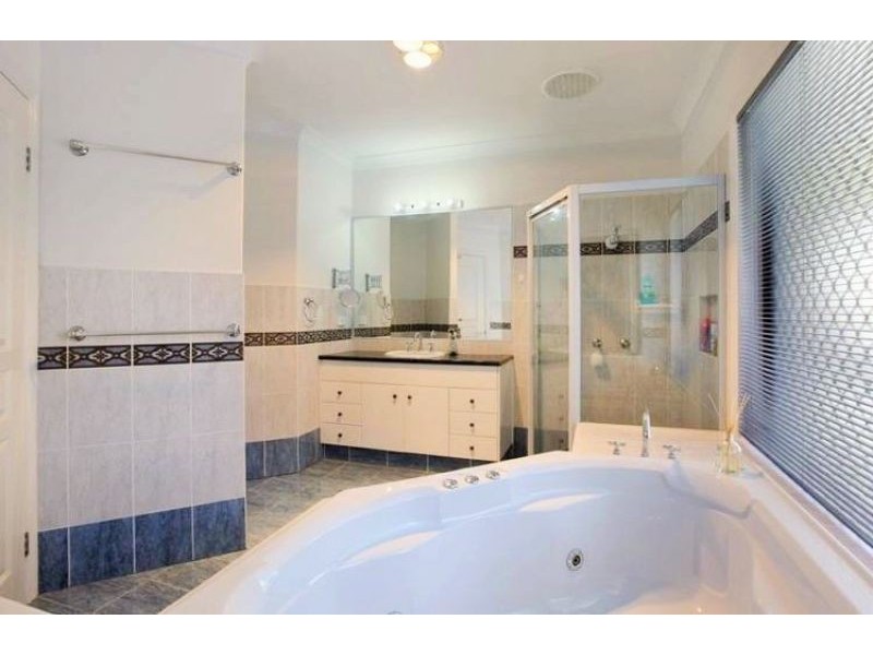 3 Windchimes Way, Helensvale QLD 4212