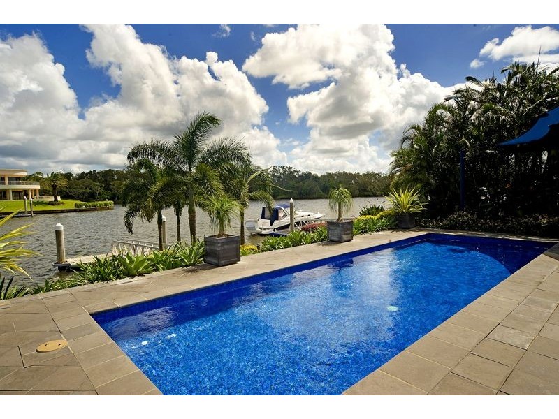 1672 Riverdale Dr, Hope Island QLD 4212