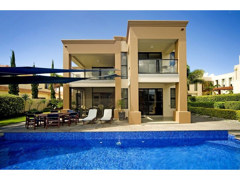 1672 Riverdale Dr, Hope Island QLD 4212