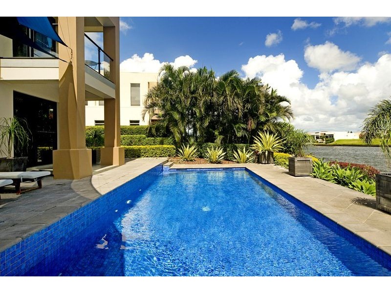 1672 Riverdale Dr, Hope Island QLD 4212